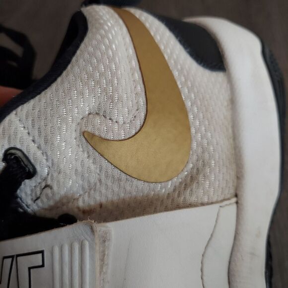 Nike Youth sz 5.5y  881941-009 2018 Team Hustle D8 White Black Gold Swoosh - Picture 10 of 11
